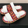 Europäische und amerikanische Sommer neue Sandalen hohl dicker Boden Wassertisch Damen Schaffell Flut Marke Candy Color Matching Kanal Hausschuhe