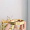 Bracelets de marque de vente supérieur Femmes Bangle Designers Letter Bracelet Crystal 18K Gold plaqué en acier inoxydable Amateurs de mariage 260K