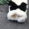 Vestiti caldi invernali per piccoli gatti cani da cani elegante pelliccia di pelliccia bianca cappotto cappotto gatto con bowio nodo gattino di lusso abbigliamento complessivo 220331