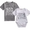 Drop Family Matching Cleren Little Brother Letter Cute Baby Boy Romper en Casual Big Brother Boys T -Shirt Tops 220531