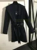 2022秋の女性ウールオーバーコートデザイナーコートレディースジャケットレタープリントウール素材フード付きマントマントコートファッションラウンド2色w