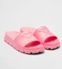 Sommar Streetwear Slip On Sandaler Skor Präglad Triangel Gummi Kvinnor Män Slides