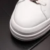 Designer britannico bianco ricamato con lacci scarpe da sposa da lavoro primavera autunno traspirante per il tempo libero scarpe da ginnastica all'aperto punta tonda fondo spesso mocassini da passeggio casual