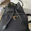 Designer Luxury Duet Triangle Renylon Bucket Bag Liten Triangle Logo Black DrawString Cross-Body Nylon Leather Handle Bags 1BH038269H