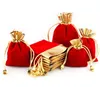 50pcs Velvet Badyted Praishes bolsas de jóias embalagens de jóias sacos de presente de casamento de casamento vermelho cor 4 tamanhos