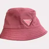 Designer de moda feminina PRAD primavera e verão novo emblema triângulo carta chapéus pescador material cetim boné de beisebol chapéu de casal bordado masculino