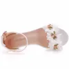 4 cm obcasy białe koronkowe kwiaty kobiety letnie buty mody klamry prasowe kwadratowe sandały na palce u stóp