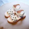 Nouveau Polka Dot Polka Dot Baby Petite fille Baby Princesse Sandales Bas Soft Bas Sandales non glissées Toddler Girl Chaussures Chaussures Sandles Chaussures G220418