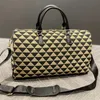 Projektanci mężczyzny 45 cm haftowa torba DUFLE Black Beige Fabric Torby Kobiety skórzane uchwyty Bagażowi Casual Weekend Tote z nylonowym skórzanym paskiem na ramię 229D