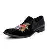 Bordado de flores artesanal Bordado preto Mens camurça sapatos de couro pontudo