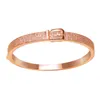 Bracciale in oro per donna Cintura con fibbia Braccialetti Cintura semplice ed elegante Gioielli con diamanti Catena di moda Designer personalizzato Speciale sulle mani Polsino Coppia di amici Ragazze