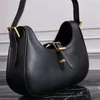 Circular Arc Line Shape Hobo Baguette Bags Classic Designer Minimalist Style Women Shoulder Bags Delicate Black Calf Leather Handbags Gold Hasp Letter Printing Bag