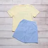 Giyim setleri yaz kıyafetleri sarı kısa kollu üst ve mavi ekose şortlar Paskalya Üç Koyun Nakış Desen Boys Camsclothing