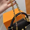 Kadın Capucines Çanta Bez Çantalar Düz Crossbody Omuz Çantası Dana Derisi Ayrılabilir Zincir Altın Donanım İçinde Moda Harfleri Çoklu Renkler