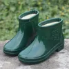 Hiver femmes bottes de pluie en peluche wellies femmes bottes en caoutchouc chaussures imperméables slip court Tube chaussures de jardin Bots