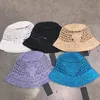 Vävning hink hatt för kvinnor halm hattar herr designers caps lyxys motorhuv beanie broderi designer p cap ihålig ut våg sunhat9860527