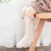女の赤ちゃんの膝の高い靴下綿の通気性ソフトチルドレンソックスソリッドビッグアーチチルドレンガールズベイビープリンセスロングソックス年J220621