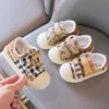 Kinder Segeltuchschuhe Kinder Designer Plaid Baby Walkers Schuhe Jungen Mädchen leichte weiche rutschfeste Casual Sneakers Bequem und weich