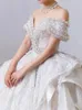 2022 Novos vestidos de bola luxuosos vestidos de noiva pérolas fora do ombro vestido de noiva sweep tram