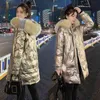 Qingwen Winter coreano com capuz dourado e brilhante algodão brilhante Casaco acolchoado Mulheres novas jaqueta feminina de comprimento médio Parka à prova d'água L220725