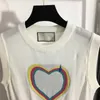 2022 여자 하트 티 니트 디자이너 탑 편지 패턴 소녀 밀라노 활주로 느슨한 디자이너 크롭 티셔츠 고급 민소매 ​​정원 풀 오버 조끼 셔츠