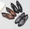 Designer-Marque Designer-Mens chaussures de sport bout d'aile en cuir noir robe de mariée formelle derby oxfords chaussures plates brogues bronzage chaussures pour hommes