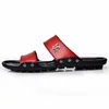 Sommarskor Sandal Högkvalitativa män Slip på läderstrand Mens Tofflor Plattform Svart Man Gummi Sandaler Skor O22U #