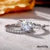 Women Wedding Set Jewelry 2PCS Silver Color Ring مع إكسسوارات أزياء زواج الزفاف الحجرية المبهرة