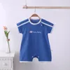 2022 Sommar Baby Jumpsuit Cartoon Cotton Baby Romper Sport Vind Kortärmad O-Neck Pojkar och Tjejer Kläder Två Torter