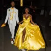 Sexy Simples Simples Amarelo Amarelo Cetim Uma Linha Prom Vestidos Alto Lateral Split Frente Split Placas Piso Comprimento Formal Vestidos de Noite para Meninas Negras