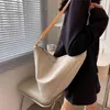 Purse Leisure Triangle Bag Women's 2023 New and Foreign Style Leisure Sling One Shoulder Diagonal stor kapacitet Tygväska Outlet9n0Z