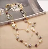 Collier de perles simulées à la chaîne longue à longue chaîne Camilla pour les femmes colliers multicouches
