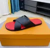 Designer de cartas Double Slides masculinos Mulheres chinelas de verão Sandals Slide Slide Plataforma plana Ladies Sandali Banheiro Sapatos para casa Flip Flip