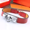 Pulsera de cuero genuino de joyería de marca de alta calidad para mujer pulsera de acero inoxidable con remaches 272s