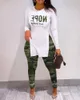 Abbigliamento donna Inverno Set da donna Lettera Stampa Split Hem Manica lunga Top Camouflage Alta Two Piece Automas Sweatsuit 220315