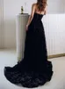 Sexy schwarzes Abendkleid mit Herzausschnitt, rückenfrei, mit Schleppe und glänzenden Paillettenstoff-Abschlussballkleidern