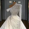 2022 Sexig lyx Dubai sjöjungfru bröllopsklänningar Illusion pärlor Beading One Shoulder Satin Långärmad Overskirts Plus Size Bridal Gowns Vestidos de Novia