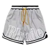 Rhude Mens Mesh Shorts Mode Hommes Femmes Casual Skateboard Réfléchissant Hip Hop Plage Poche Haute Qualité Bordure Blanche Court Taille Asiatique WTB4