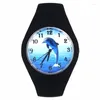 Montres-bracelets Saut Dauphin Aquarium Poisson Mer Animal Modèle Femmes Hommes Mode Silicone Bande Sport Quartz Montre-BraceletMontres Moun22