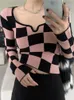 Tonngirls Örme T Gömlek Kadın Uzun Kollu Checkerboard Ekose Kare Yaka Bayanlar Kore Slim Sıska Kapatılmış Tees 220328