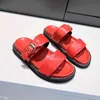 Slides Slides Slippers مصممة صندل الجلود الجلود منصة صندل صندل كلاسيك شوكة زلقات الفاخرة أحذية السميكة مع صندوق