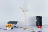 Lampade da tavolo Moderna lampada a sfera in oro da comodino Scrivania nera con paralume in vetro bianco Comodino per tavolo da lettura in camera da letto