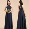 2022 Elegant Navy Blue Bridesmaid klänningar en linje halter nacke veckor ruffles lång hembiträde klänningar kvinnor tillfälle kväll prom kläder plus size bm3005 0702
