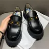 2022 Luxury Designer Platform Shoes Bee Broderi Kvinnor Casual Sneaker Party Dress Shoes Calfskin Leather Loafers