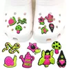 MOQ 100PCS Garden Magic Cartoon Croc Charms 2D Soft Gumowe Akcesoria do butów Buty Bugi Zabawne buty Dekoracje dla damskich sandałów