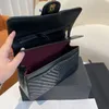 Nouveau sac à bandoulière pour femmes de créateurs Classic V Pattern Leather Large Capacity 30cm Fashion Bag in Black Luxurys Designers Double Flap Chain