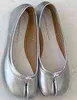 Scarpe eleganti Designer New Korean Split Toe Shoes Chic Scarpe da balletto morbide personalizzate Mocassini piatti Sandali estivi 220324