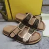 Designer feminino sandálias de alta qualidade slides sapatos novos estilos de couro plataforma de praia chinelos de praia tamanho 35-45 com caixa