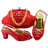 ドレスシューズレッドカラーのマッチングバッグ付きイタリアンデザイン高品質のアフリカンナイジェリアと女性のパーティーのための靴220722