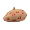 Femmes mignon cerise fruits imprimé fausse laine béret rétro journal vendeur chapeau automne et hiver chaud peintre chapeau J220722